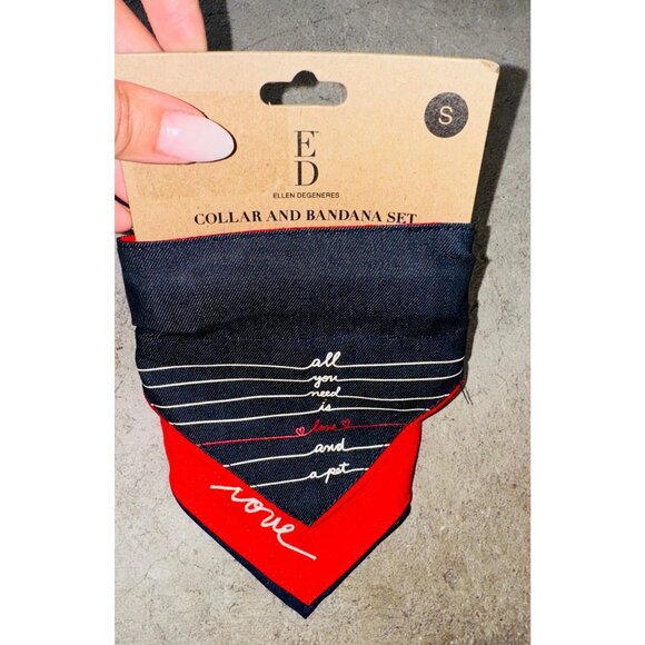 ED Ellen DeGeneres Love Script Bandana Dog Collar Size Small Red & Blue - Picture 2 of 6